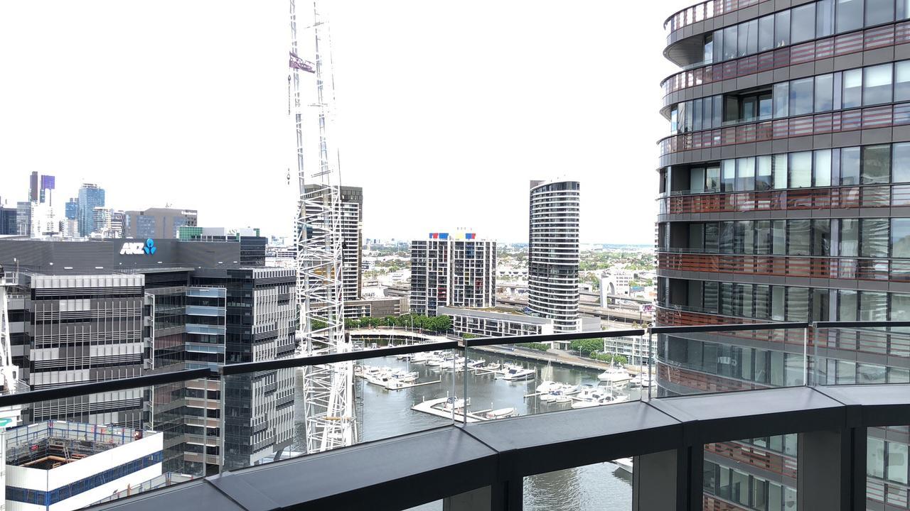 Winston Apartments Docklands Melbourne Exterior photo